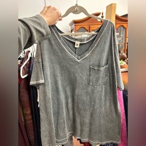 Loose acid washed tee